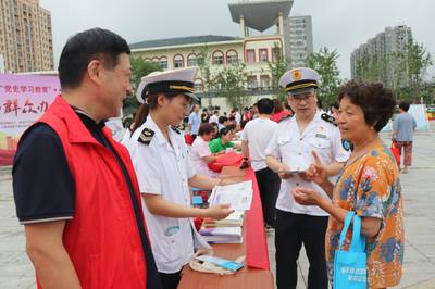 黨員志愿者筑起食品安全的‘鋼鐵長城’——食品安全與營養(yǎng)咨詢服務紀實