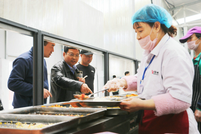 市教育局機關黨員走進亳州工業(yè)學校開展主題黨員活動日走基層活動