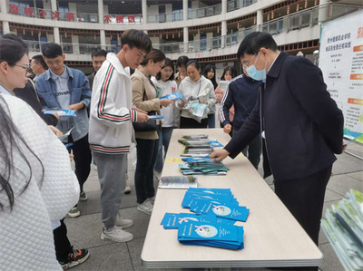 貴州健康職業(yè)學(xué)院開(kāi)展食品衛(wèi)生安全與傳染病預(yù)防知識(shí)宣傳活動(dòng)，提供專(zhuān)業(yè)食品安全與營(yíng)養(yǎng)咨詢(xún)服務(wù)